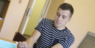 2014 LČ HK "Liepāja" hokejisti nodod asinis un ziedo Dzemdību nodaļai