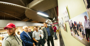Atklāj hokeja klubam "Liepāja" veltītu fotoizstādi