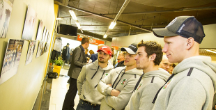 Atklāj hokeja klubam "Liepāja" veltītu fotoizstādi