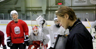 2014 Latvijas izlase aizvada pirmo treniņu galvenā trenera Aleksandra Beļavska vadībā