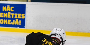 FOTO: U-9 sabraukums Ventspilī