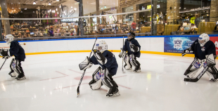 FOTO: Atklāta Latvijas jauno hokeja vārtsargu atbalsta programma
