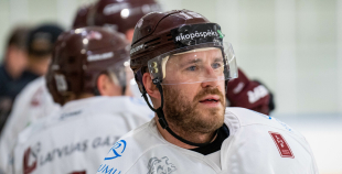 FOTO: Latvijas hokeja izlase gatavojas Pekinas olimpiskajām spēlēm