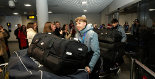 FOTO: Mājās atgriežas mūsu 3x3 olimpiskie čempioni hokejā!