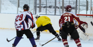 Ar aizraujošiem mačiem noslēdzies Rīgas atklātais skolu čempionāts