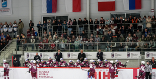 Latvijas sieviešu izlase Pasaules čempionāta atklāšanas mačā piekāpjas Slovākijai