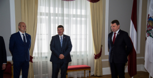 FOTO: Latvijas hokeja izlase viesojās Rīgas pilī pie Valsts prezidenta