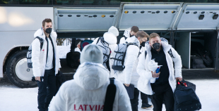 FOTO: Latvijas hokeja izlases dodas uz Pekinas olimpiskajām spēlēm