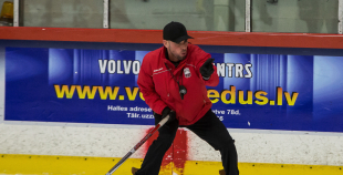 Latvijas U-20 nacionālās izlases kandidāti aizvada pirmo ledus treniņu