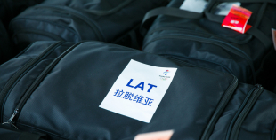 FOTO: Latvijas hokeja izlases dodas uz Pekinas olimpiskajām spēlēm