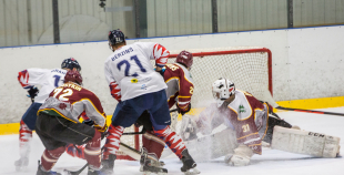 HS "Rīga" ar 4:3 negaidīti uzvar čempionvienību "Kurbads", "Prizma" turpina uzvaras gājienu 