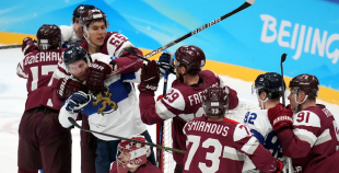 Latvija hokeja izlase sīvā cīņā atzīst Somijas pārākumu