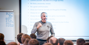 Boba Hārtlija seminārs pulcē 80 trenerus no Latvijas un ārvalstīm