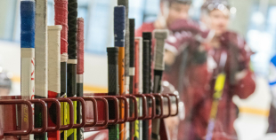 FOTO: Latvijas hokeja izlase gatavojas Pekinas olimpiskajām spēlēm