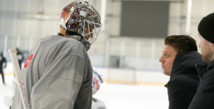 FOTO: Merzļikins un Latvijas hokeja izlases treniņš