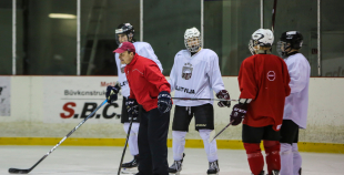 FOTO: U-18 izlase sāk gatavošanos pasaules čempionātam Rīgā 