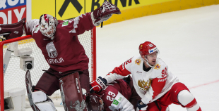 Latvijas hokeja izlase sīvā cīņā atzīst Krievijas valstsvienības pārākumu 
