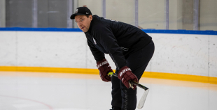 FOTO: Latvijas izlase pilnā sastāvā "slīpē" vairākumu