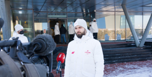 FOTO: Latvijas hokeja izlases dodas uz Pekinas olimpiskajām spēlēm