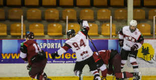 Latvijas nacionālā izlase treniņspēlē uzveic Latvijas U-18 valstsvienību