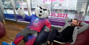 Lidostā “Rīga” atklāta IIHF Pasaules Čempionāta Hokejā informācijas un atpūtas zona faniem