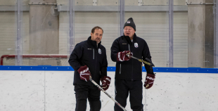 FOTO: Latvijas izlase pilnā sastāvā "slīpē" vairākumu