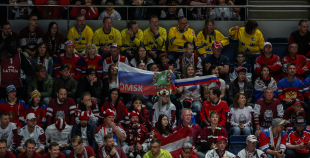 Latvijas hokeja izlase sīvā cīņā atzīst Krievijas valstsvienības pārākumu 