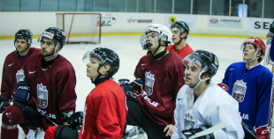 FOTO: Latvijas U-20 izlase uzsāk treniņnometni pirms pasaules čempionāta Francijā 
