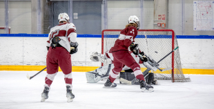 Uz oriģinālā izmēra laukumiem aizvadīti pirmie 3 pret 3 ledus treniņi