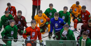 FOTO: Latvijas hokeja izlase aizvada pirmo treniņu gatavojoties pasaules čempionātam