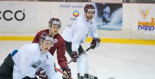 Latvijas izlases treniņnometnei pievienojušies Kaspars Daugaviņš un Kristaps Sotnieks