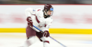 Latvijas hokejisti sīvā cīņā piekāpjas Slovākijas komandai