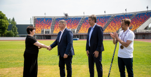 Latvijas hokeja izlase saņem solītās biļetes uz Dziesmu un Deju svētkiem