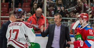 Latvijas hokeja izlase aizraujošā mačā piekāpjas Krievijas valstsvienībai 