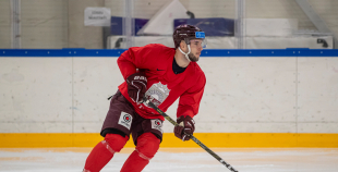 FOTO: Latvijas izlase pilnā sastāvā "slīpē" vairākumu