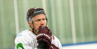 FOTO: Latvijas hokeja izlase gatavojas Pekinas olimpiskajām spēlēm