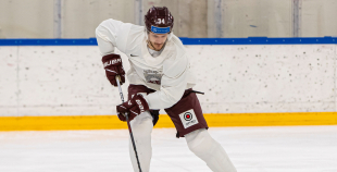 FOTO: Latvijas izlase pilnā sastāvā "slīpē" vairākumu