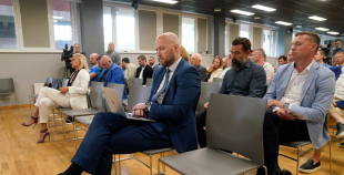 Aigars Kalvītis pārliecinoši ievēlēts par Latvijas Hokeja federācijas prezidentu