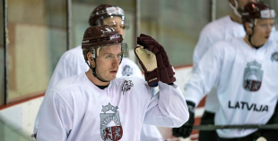Latvijas izlases treniņnometnei pievienojušies Kaspars Daugaviņš un Kristaps Sotnieks