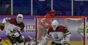 Latvijas U-18 izlase vēl vienā ilgstošā bullīšu sērijā svin uzvaru pār Baltkrieviju