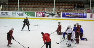 Latvijas hokeja izlase aizvada pirmo treniņu pirms gaidāmā turnīra Francijā