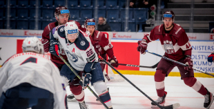 Latvijas hokeja izlase Bratislavas Ziemassvētku turnīru sāk ar uzvaru