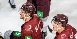 FOTO: Latvijas hokeja izlase gatavojas Pekinas olimpiskajām spēlēm