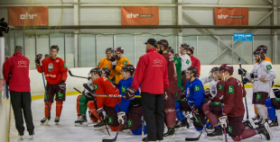 Hārtlija vadībā Latvijas valstsvienība aizvada treniņu; nosaukts arī izlases kapteinis turnīram Minskā