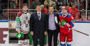 Latvijas hokeja izlase aizraujošā mačā piekāpjas Krievijas valstsvienībai 