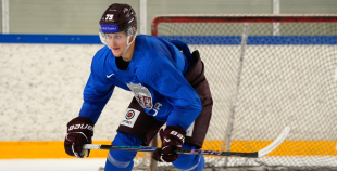 FOTO: Merzļikins un Latvijas hokeja izlases treniņš