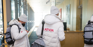 FOTO: Latvijas hokeja izlases dodas uz Pekinas olimpiskajām spēlēm