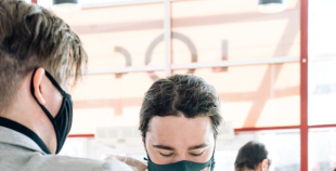 HK Liepāja pasniegtas OHL bronzas medaļas