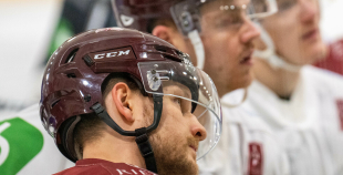 FOTO: Latvijas hokeja izlase gatavojas Pekinas olimpiskajām spēlēm