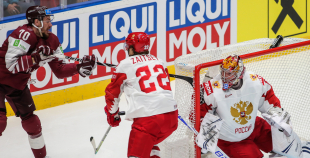 Latvijas hokeja izlase sīvā cīņā atzīst Krievijas valstsvienības pārākumu 